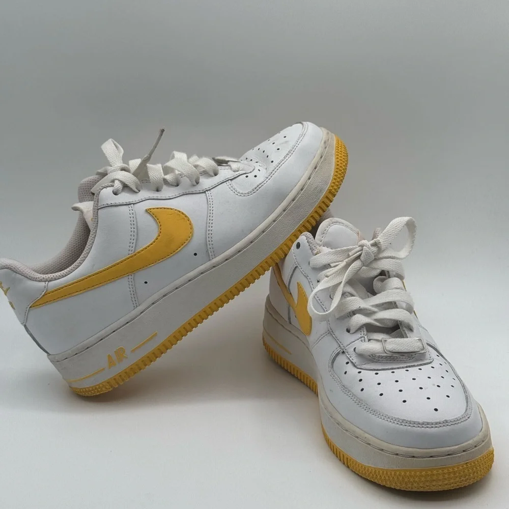 Nike Air Force 1 size 6y - Picture 8 of 11